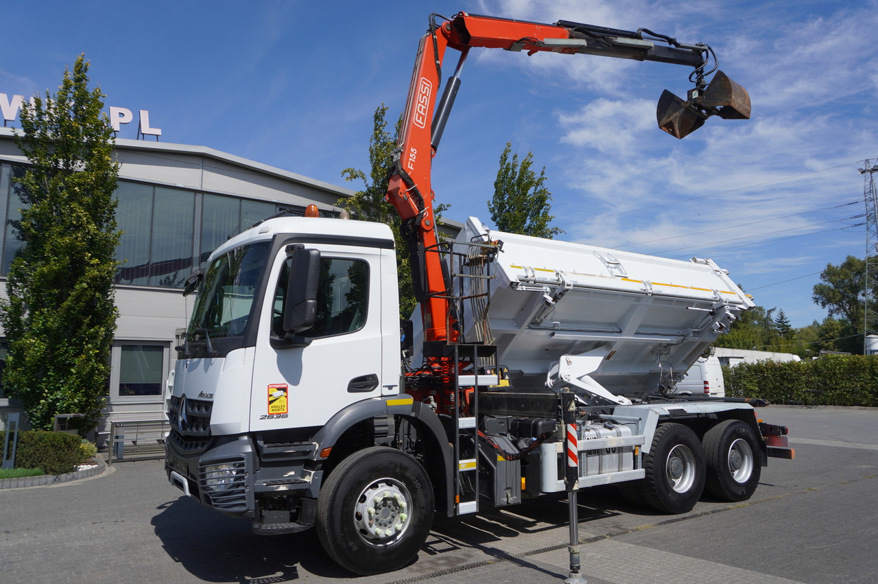 MERCEDES-BENZ Arocs 2636 / 6x4 / HDS Fassi / 3-Way Tipper / Bortmatic - Crane truck: picture 2 MERCEDES-BENZ Arocs 2636 / 6x4 / HDS Fassi / 3-Way Tipper / Bortmatic - Crane truck: picture 2