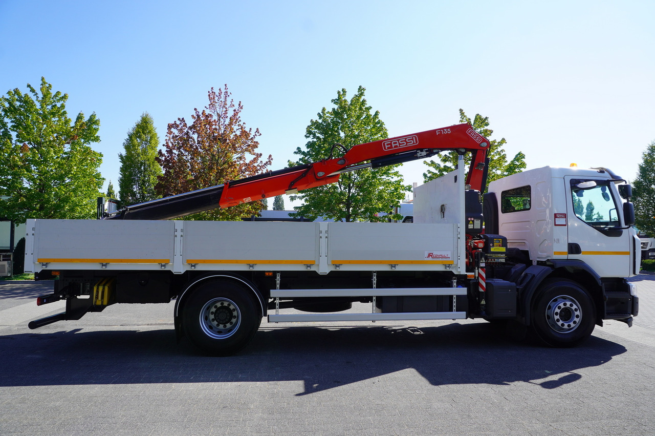 RENAULT C280 DTI 8 / FASSI crane 5.6 T / range 8 m / Flatbed 15 EPAL - Crane truck: picture 2 RENAULT C280 DTI 8 / FASSI crane 5.6 T / range 8 m / Flatbed 15 EPAL - Crane truck: picture 2