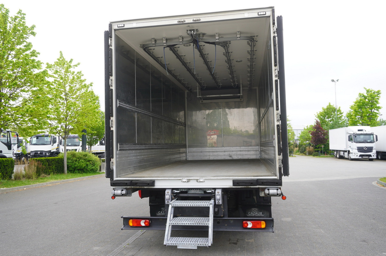 RENAULT D13 / 140 tho km !!! / Meat hook refrigerator / Thermoking T800R / 2 units - Refrigerator truck: picture 5 RENAULT D13 / 140 tho km !!! / Meat hook refrigerator / Thermoking T800R / 2 units - Refrigerator truck: picture 5