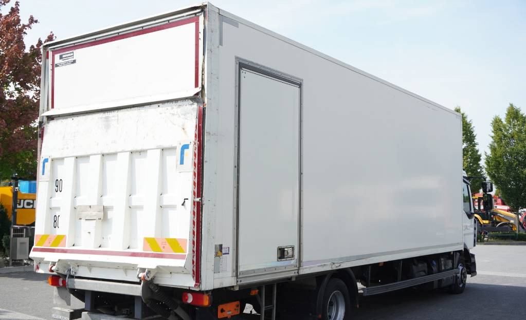 RENAULT Renault D12 E6 / Container 18 pallets / Lift - Box truck: picture 5 RENAULT Renault D12 E6 / Container 18 pallets / Lift - Box truck: picture 5