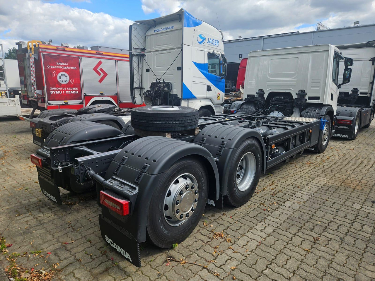 SCANIA P 340 B6x2*4NA / chassis frame / steering axle / CNG - Cab chassis truck: picture 4 SCANIA P 340 B6x2*4NA / chassis frame / steering axle / CNG - Cab chassis truck: picture 4