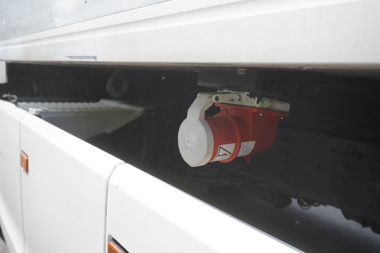 SCANIA R500 / Lecapitaine refrigerator Multitemp / Carrier Supra 950 MT / 3rd axle steered - Refrigerator truck: picture 4 SCANIA R500 / Lecapitaine refrigerator Multitemp / Carrier Supra 950 MT / 3rd axle steered - Refrigerator truck: picture 4