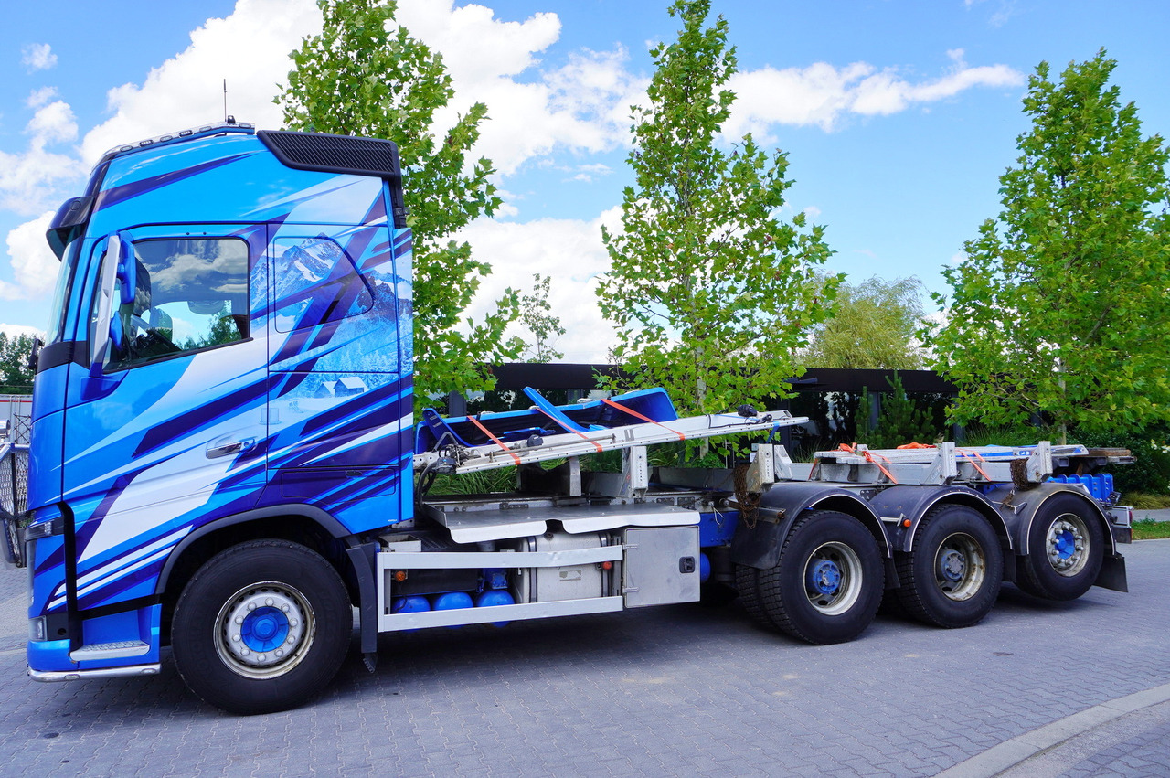 VOLVO FH16 750 8x4 / ALUCAR stanchion superstructure / 7.6 m chassis / Steered axle - Cab chassis truck: picture 3 VOLVO FH16 750 8x4 / ALUCAR stanchion superstructure / 7.6 m chassis / Steered axle - Cab chassis truck: picture 3