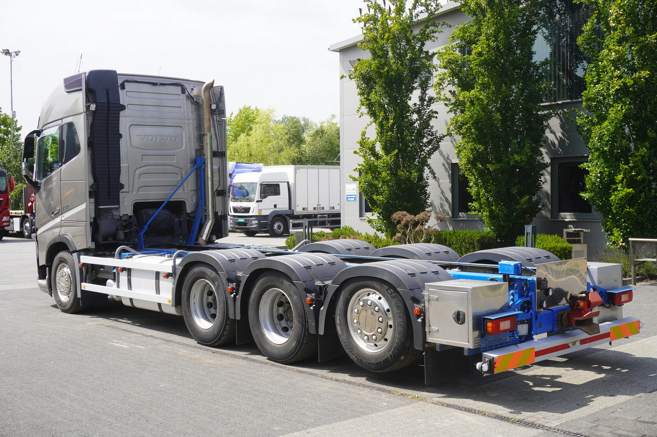 VOLVO FH16 750 8x4x4 / 750 HP! / Frame 685 cm / Steered 4th axle - Cab chassis truck: picture 4 VOLVO FH16 750 8x4x4 / 750 HP! / Frame 685 cm / Steered 4th axle - Cab chassis truck: picture 4