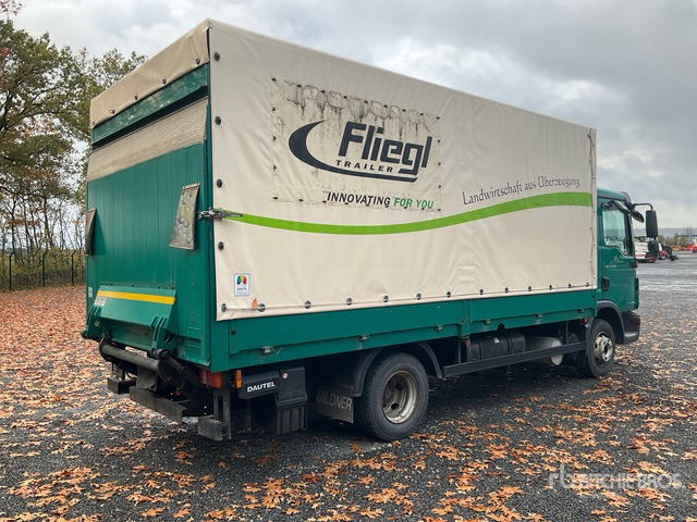 2009 MAN TGL 12.220 4x2 T/A Sleeper Truck Tractor - Curtainsider truck: picture 4 2009 MAN TGL 12.220 4x2 T/A Sleeper Truck Tractor - Curtainsider truck: picture 4
