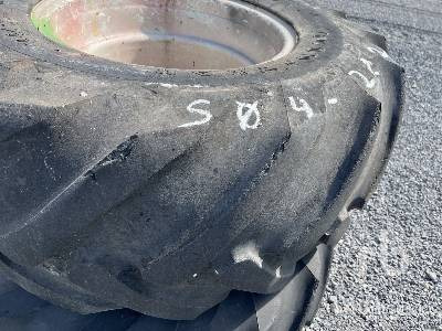 GOODYEAR 16.0/70-20 Quantity of (2) - Wheel and tire package: picture 5 GOODYEAR 16.0/70-20 Quantity of (2) - Wheel and tire package: picture 5