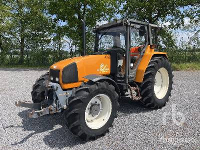 RENAULT CERES 85X TWINS (Inoperable) - Farm tractor: picture 1 RENAULT CERES 85X TWINS (Inoperable) - Farm tractor: picture 1