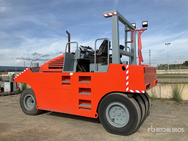 1999 STA VP2400 8 Wheel Pneumatic Roller - Pneumatic roller: picture 3 1999 STA VP2400 8 Wheel Pneumatic Roller - Pneumatic roller: picture 3