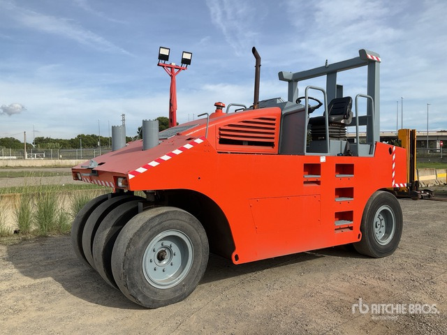 1999 STA VP2400 8 Wheel Pneumatic Roller - Pneumatic roller: picture 2 1999 STA VP2400 8 Wheel Pneumatic Roller - Pneumatic roller: picture 2