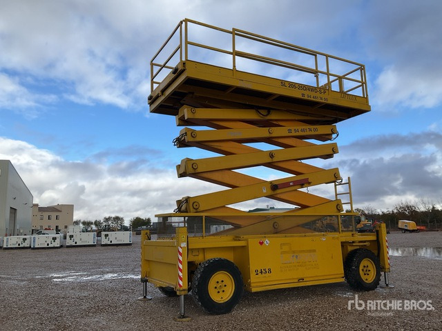 2000 Liftlux SL205-25D 4x4 4WDS/P Scissor Lift - Scissor lift: picture 1 2000 Liftlux SL205-25D 4x4 4WDS/P Scissor Lift - Scissor lift: picture 1
