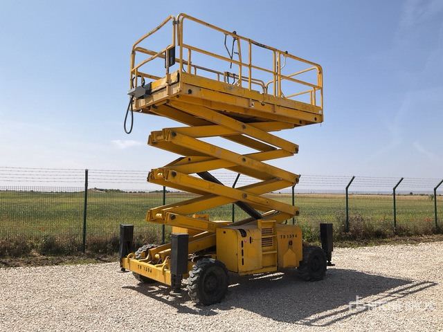 2004 Haulotte H15SX 4x4 Diesel Scissor Lift - Scissor lift: picture 2 2004 Haulotte H15SX 4x4 Diesel Scissor Lift - Scissor lift: picture 2
