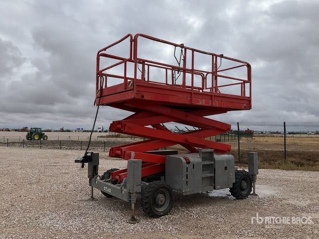 2006 Haulotte H12SX 4x4 Diesel Scissor Lift - Scissor lift: picture 2 2006 Haulotte H12SX 4x4 Diesel Scissor Lift - Scissor lift: picture 2