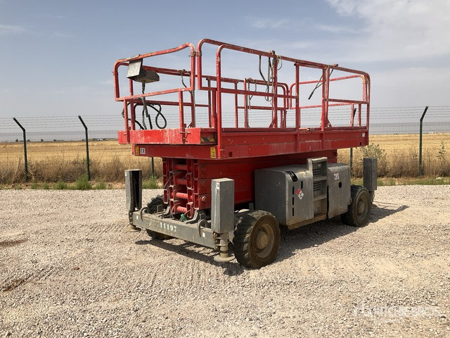 2006 Haulotte H15SX 4x4 Diesel Scissor Lift - Scissor lift: picture 1 2006 Haulotte H15SX 4x4 Diesel Scissor Lift - Scissor lift: picture 1