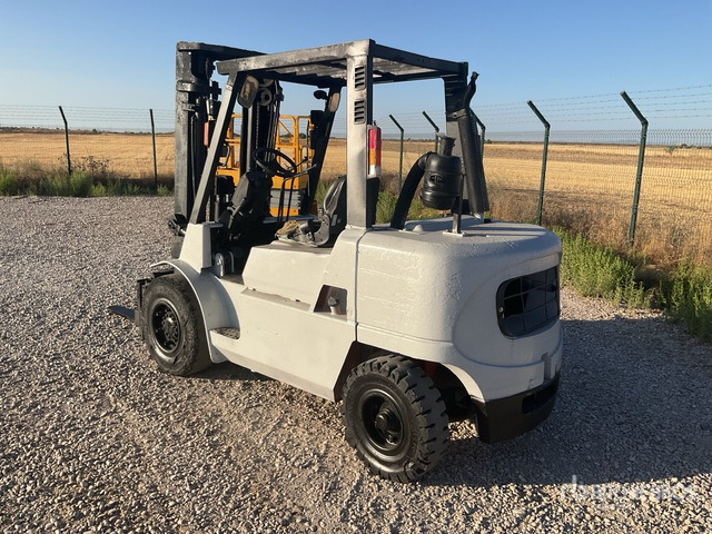 2007 Nissan F04D40HQ Forklift - Diesel forklift: picture 1 2007 Nissan F04D40HQ Forklift - Diesel forklift: picture 1