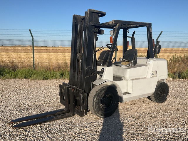 2007 Nissan F04D40HQ Forklift - Diesel forklift: picture 3 2007 Nissan F04D40HQ Forklift - Diesel forklift: picture 3