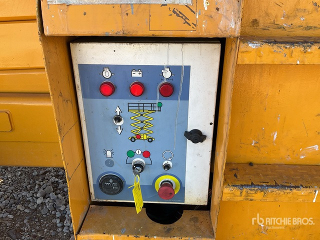 2011 Haulotte H12SX Scissor Lift - Scissor lift: picture 5 2011 Haulotte H12SX Scissor Lift - Scissor lift: picture 5