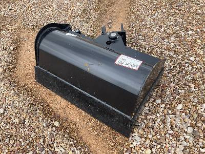 24 IN Tilting (Unused) - Excavator bucket: picture 4 24 IN Tilting (Unused) - Excavator bucket: picture 4