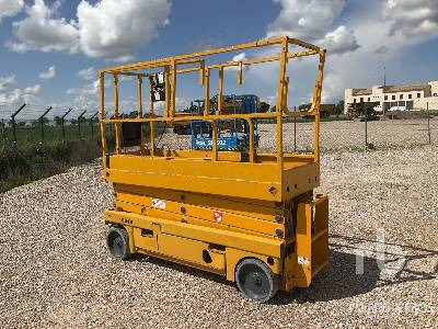 HAULOTTE COMPACT 10N - Scissor lift: picture 4 HAULOTTE COMPACT 10N - Scissor lift: picture 4