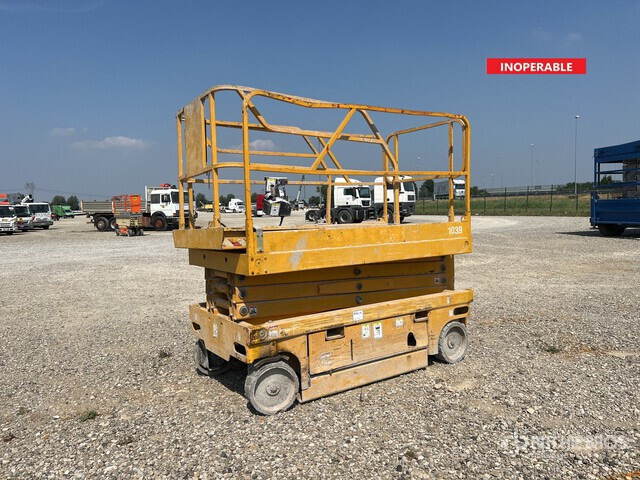 2006 Haulotte Compact 10 Electric (Inoperable) Scissor Lift - Scissor lift: picture 1 2006 Haulotte Compact 10 Electric (Inoperable) Scissor Lift - Scissor lift: picture 1
