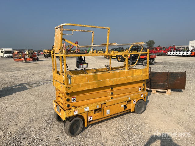 2006 Haulotte Compact 10N Electric (Inoperable) Scissor Lift - Scissor lift: picture 4 2006 Haulotte Compact 10N Electric (Inoperable) Scissor Lift - Scissor lift: picture 4