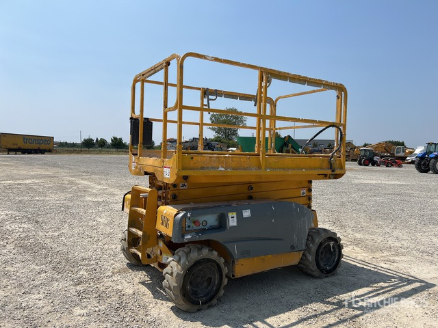 2006 Haulotte Compact 12RTE (Inoperable) Scissor Lift - Scissor lift: picture 4 2006 Haulotte Compact 12RTE (Inoperable) Scissor Lift - Scissor lift: picture 4