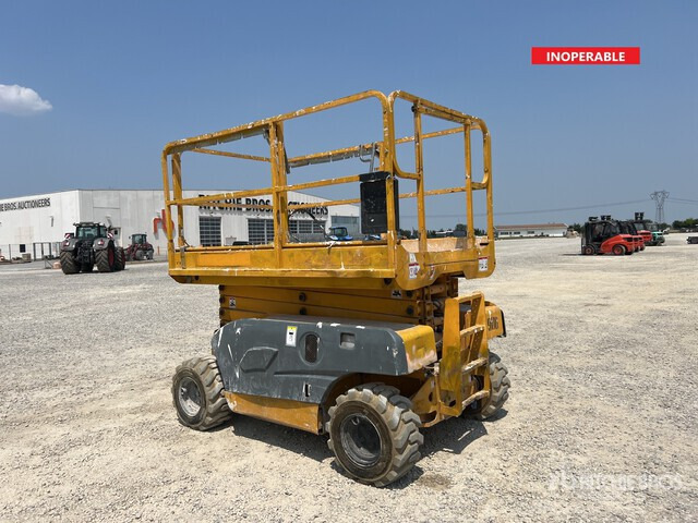 2006 Haulotte Compact 12RTE (Inoperable) Scissor Lift - Scissor lift: picture 1 2006 Haulotte Compact 12RTE (Inoperable) Scissor Lift - Scissor lift: picture 1