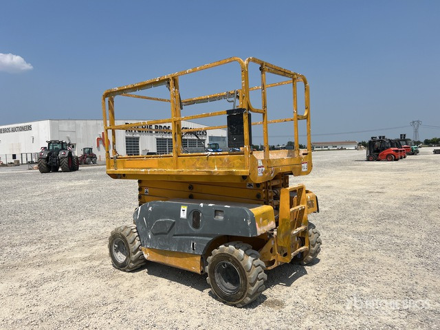 2006 Haulotte Compact 12RTE (Inoperable) Scissor Lift - Scissor lift: picture 3 2006 Haulotte Compact 12RTE (Inoperable) Scissor Lift - Scissor lift: picture 3