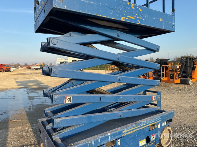 2008 Haulotte Compact12 Electric Scissor Lift - Scissor lift: picture 4 2008 Haulotte Compact12 Electric Scissor Lift - Scissor lift: picture 4