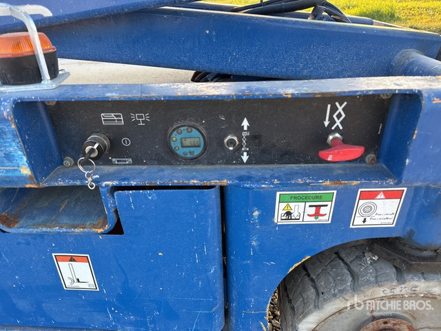 2008 Haulotte Compact12 Electric Scissor Lift - Scissor lift: picture 5 2008 Haulotte Compact12 Electric Scissor Lift - Scissor lift: picture 5