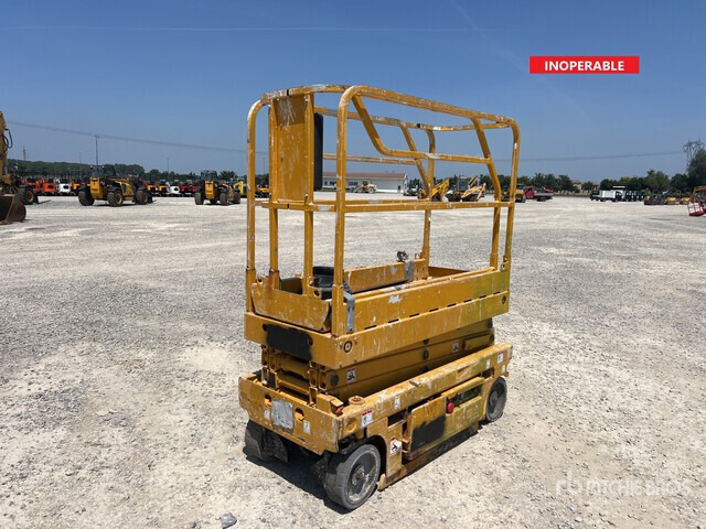 2009 Haulotte COMPACT8 (Inoperable) Scissor Lift - Scissor lift: picture 2 2009 Haulotte COMPACT8 (Inoperable) Scissor Lift - Scissor lift: picture 2