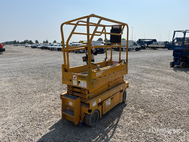 2009 Haulotte Optimum 8NT Electric (Inoperable) Scissor Lift - Scissor lift: picture 4 2009 Haulotte Optimum 8NT Electric (Inoperable) Scissor Lift - Scissor lift: picture 4