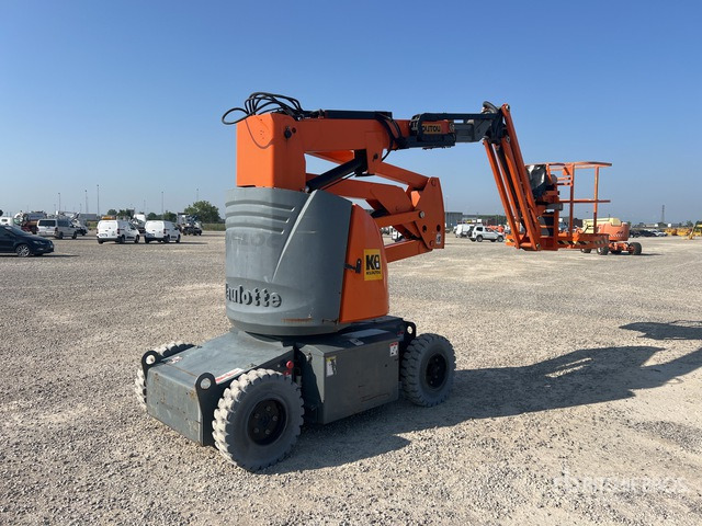 2011 Haulotte HA12IP Articulating Boom Lift - Articulated boom: picture 4 2011 Haulotte HA12IP Articulating Boom Lift - Articulated boom: picture 4