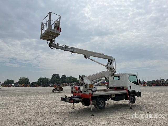 2011 Nissan Cabstar 35 - 11 2011 Multitel MX200DS 620 m on Bucket Truck - Truck mounted aerial platform: picture 4 2011 Nissan Cabstar 35 - 11 2011 Multitel MX200DS 620 m on Bucket Truck - Truck mounted aerial platform: picture 4