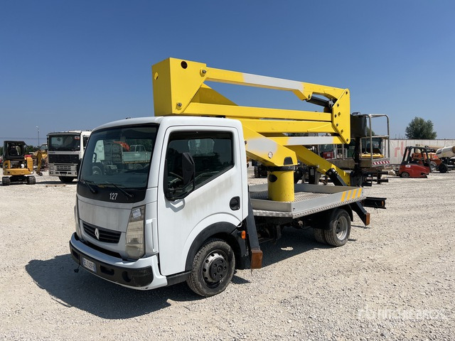 2011 Renault 2011 Socage DA320 20 m on (Inop ... Bucket Truck - Truck mounted aerial platform: picture 3 2011 Renault 2011 Socage DA320 20 m on (Inop ... Bucket Truck - Truck mounted aerial platform: picture 3