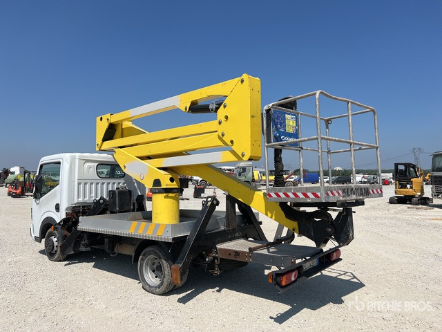 2011 Renault 2011 Socage DA320 20 m on (Inop ... Bucket Truck - Truck mounted aerial platform: picture 4 2011 Renault 2011 Socage DA320 20 m on (Inop ... Bucket Truck - Truck mounted aerial platform: picture 4
