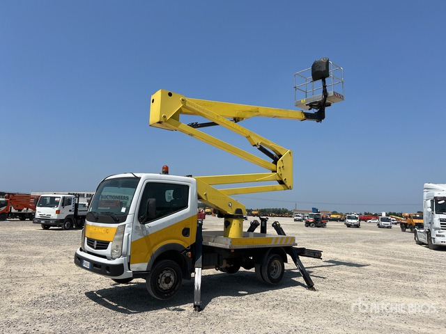 2011 Renault Maxity 2011 Socage DA320 20 m on Bucket Truck - Truck mounted aerial platform: picture 2 2011 Renault Maxity 2011 Socage DA320 20 m on Bucket Truck - Truck mounted aerial platform: picture 2