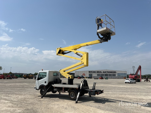 2011 Renault Maxity 2011 Socage DA320 20 m on Bucket Truck - Truck mounted aerial platform: picture 3 2011 Renault Maxity 2011 Socage DA320 20 m on Bucket Truck - Truck mounted aerial platform: picture 3