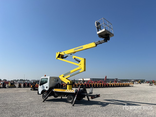 2011 Renault Maxity 2011 Socage DA324 24 m on Bucket Truck - Truck mounted aerial platform: picture 3 2011 Renault Maxity 2011 Socage DA324 24 m on Bucket Truck - Truck mounted aerial platform: picture 3