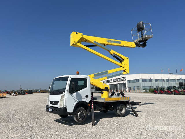 2011 Renault Maxity 2011 Socage DA324 24 m on Bucket Truck - Truck mounted aerial platform: picture 1 2011 Renault Maxity 2011 Socage DA324 24 m on Bucket Truck - Truck mounted aerial platform: picture 1