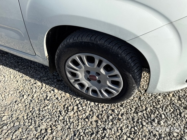 2013 Fiat Panda Automobile - Car: picture 4 2013 Fiat Panda Automobile - Car: picture 4