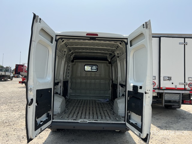 2017 Peugeot Boxer 333 L2H2 2.0 BLUEHDI 130CV Van Truck - Small van: picture 4 2017 Peugeot Boxer 333 L2H2 2.0 BLUEHDI 130CV Van Truck - Small van: picture 4