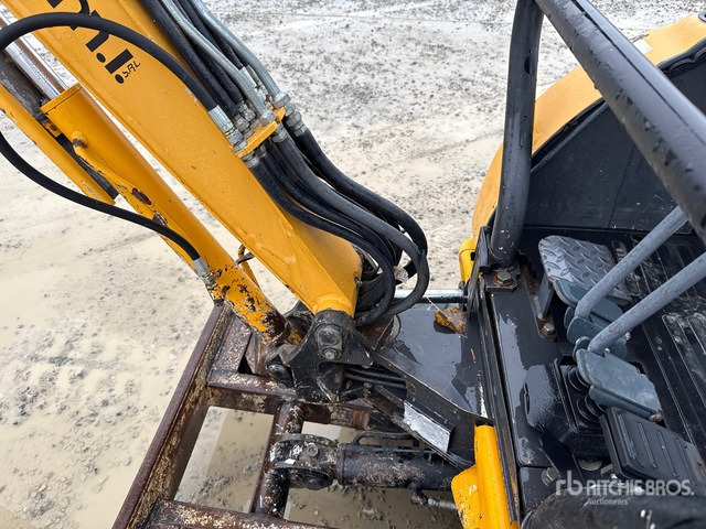 2018 Kato Imer 17VXE Mini Excavator: <6.6t - Mini excavator: picture 5 2018 Kato Imer 17VXE Mini Excavator: <6.6t - Mini excavator: picture 5