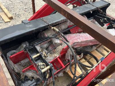DONG FENG FEL400S - Front loader for tractor: picture 5 DONG FENG FEL400S - Front loader for tractor: picture 5