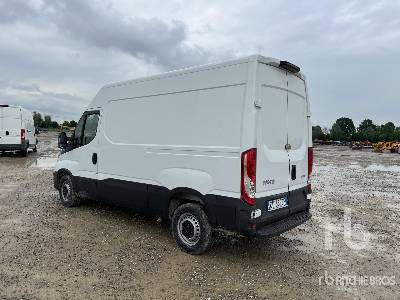 IVECO DAILY 35S12 V H2 3520 - Box truck: picture 2 IVECO DAILY 35S12 V H2 3520 - Box truck: picture 2