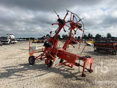 KUHN GF 6401T - Tedder/ Rake: picture 4 KUHN GF 6401T - Tedder/ Rake: picture 4