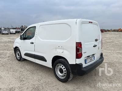 OPEL COMBO 1.6 DIESEL 75CV L1 1000 KG MT5 - Box truck: picture 2 OPEL COMBO 1.6 DIESEL 75CV L1 1000 KG MT5 - Box truck: picture 2