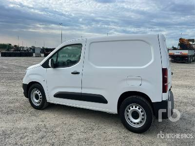 OPEL COMBO 1.6 DIESEL 75CV L1 1000KG MT5 - Box truck: picture 2 OPEL COMBO 1.6 DIESEL 75CV L1 1000KG MT5 - Box truck: picture 2