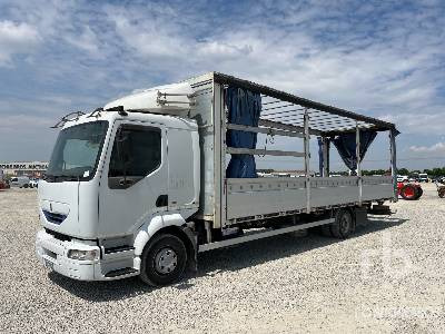 RENAULT VI 44ACA9 4x2 - Curtainsider truck: picture 1 RENAULT VI 44ACA9 4x2 - Curtainsider truck: picture 1