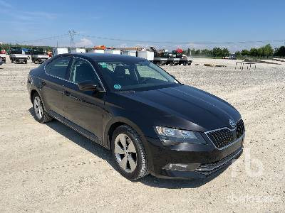 SKODA SUPERB - Car: picture 4 SKODA SUPERB - Car: picture 4