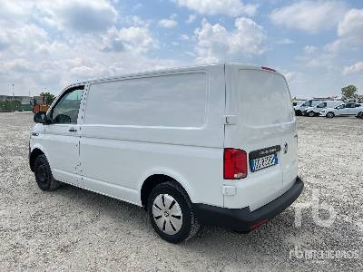VOLKSWAGEN TRANSPORTER Panel Short Wheelbase 4X4 2.0 T ... - Box truck: picture 2 VOLKSWAGEN TRANSPORTER Panel Short Wheelbase 4X4 2.0 T ... - Box truck: picture 2